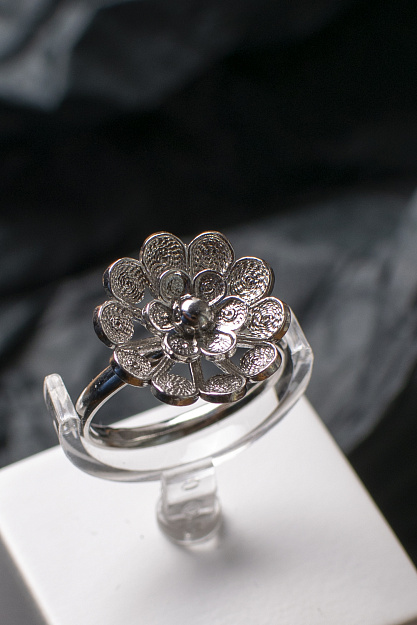 Филигранный цветок