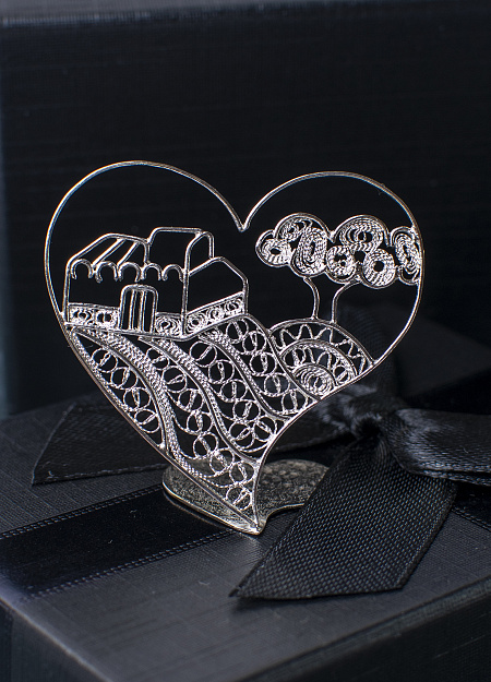 Сердце  с пейзажем Португалии